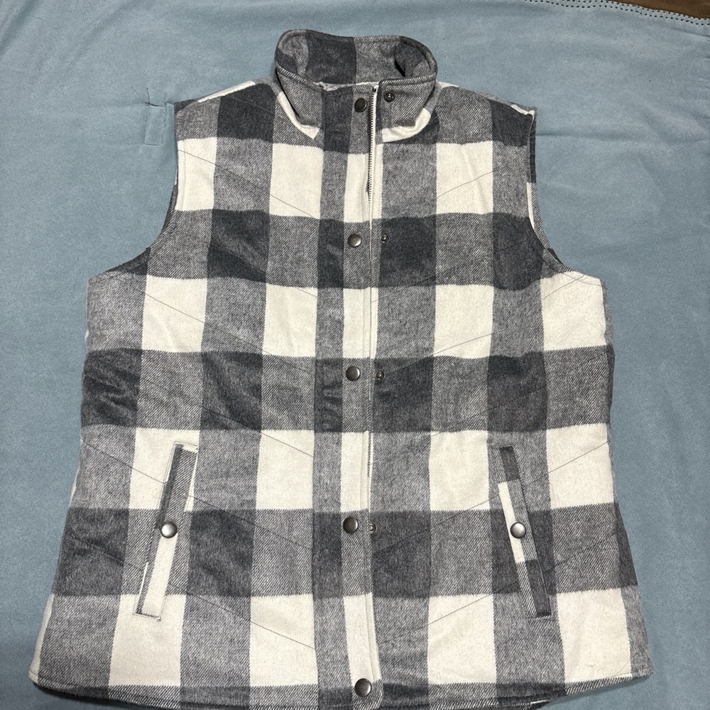 NWT Francesca’s Grey and Off-White Checkered Vest Size M